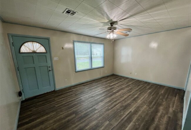Foto del edificio - 1613 Center Ln