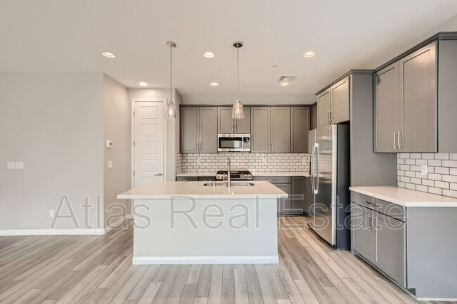 Building Photo - 320 Cape Seville Pl