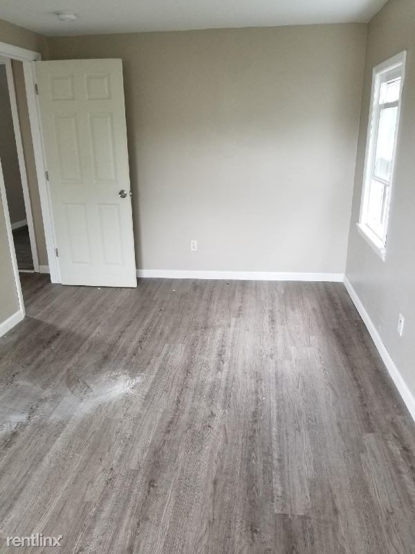 Building Photo - 146 E Main St