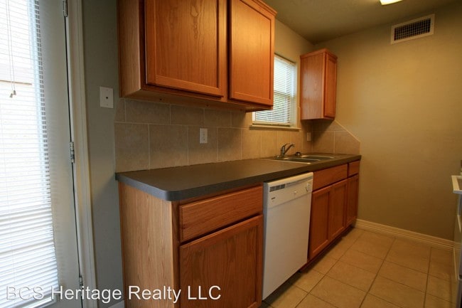 Building Photo - 704 Gaytha Cir
