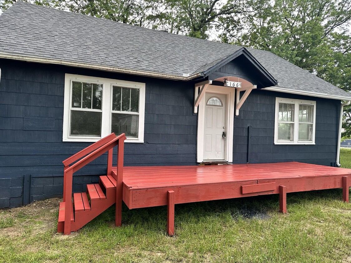 Primary Photo - 166 Holt Ln