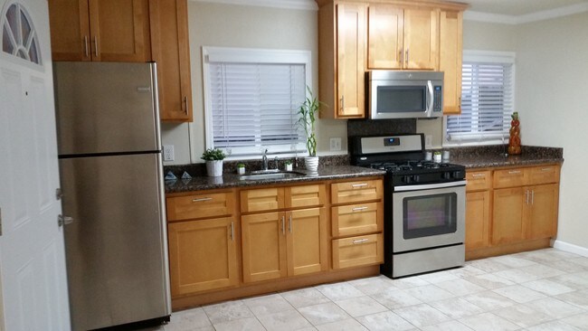 Building Photo - 472 Arleta Ave