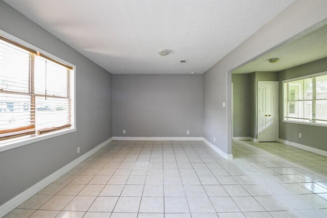 Building Photo - 1623 Camille St
