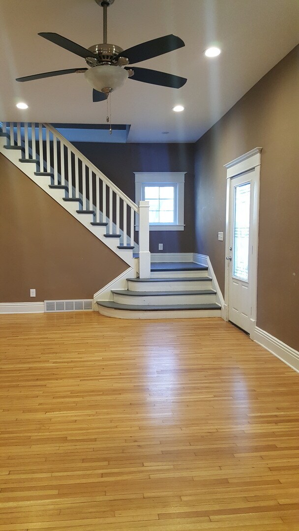 Foto del edificio - August lease-1207 Houston Street-$1700