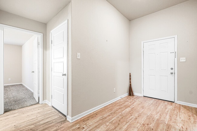 Building Photo - 7039 Diamond Vly