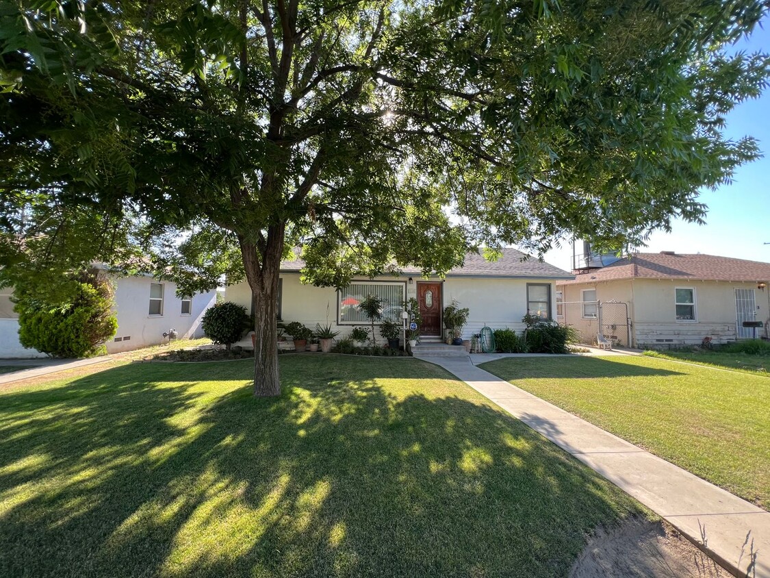 Foto del edificio - Beautiful Home In SE Bakersfield $1,650 de...