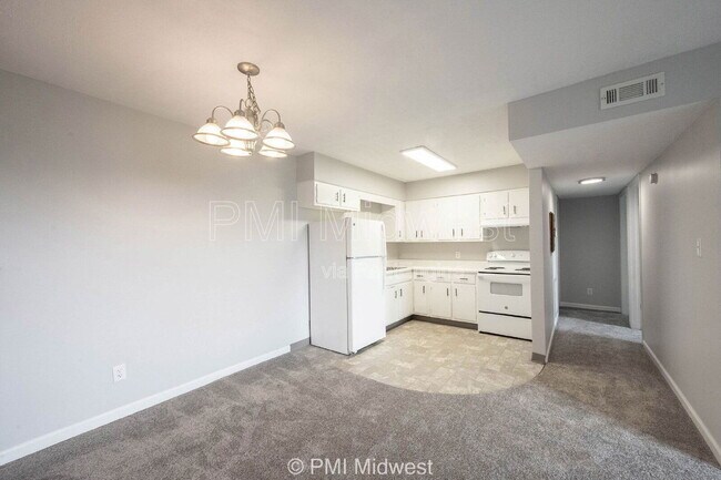 Foto del edificio - 326 Progress Rd