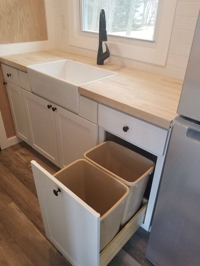 Kitchen - 6A Marlyn Dr