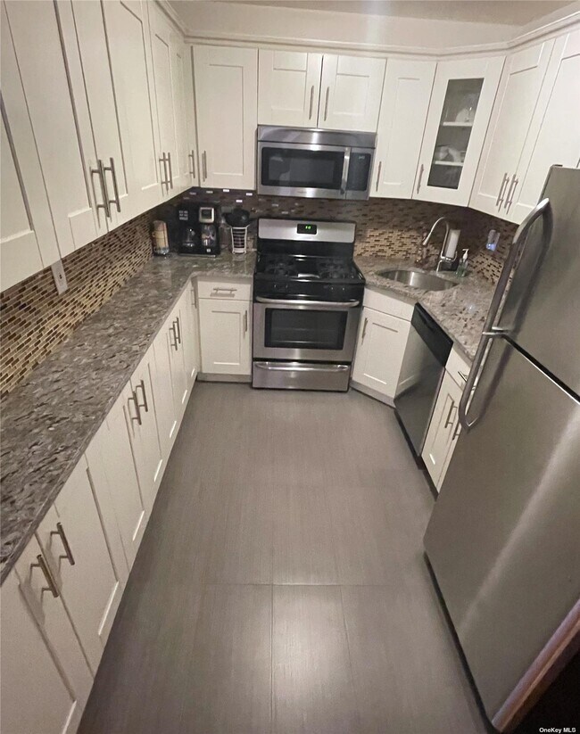 Foto del edificio - 90-17 Holland Ave