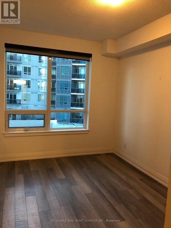 Photo du bâtiment - 7165 Yonge St