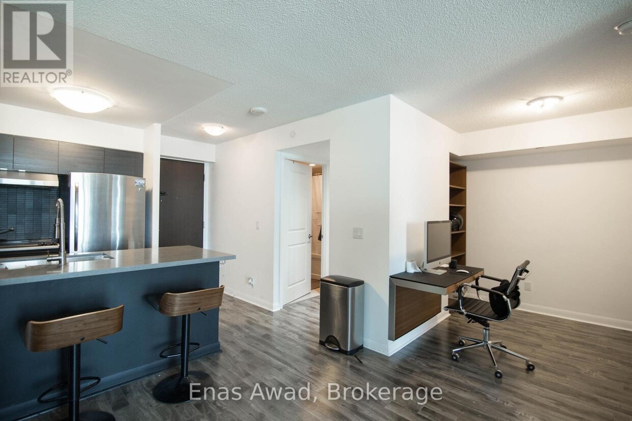 Photo principale - 215 Sherway Gardens Rd