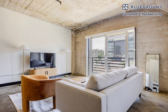 Foto del edificio - 1617 Cosmo St