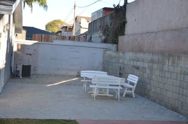 outdoor dining next to kitchen - 4626 W 171st St