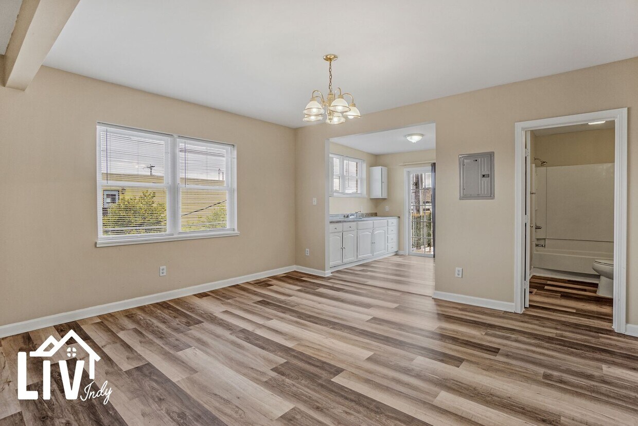 Foto principal - 2 Bed, 1 Bath Pet-Friendly Apartments!