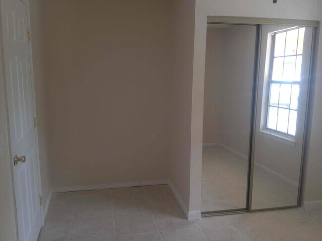 Foto del edificio - 6415 Sable Woods Dr E