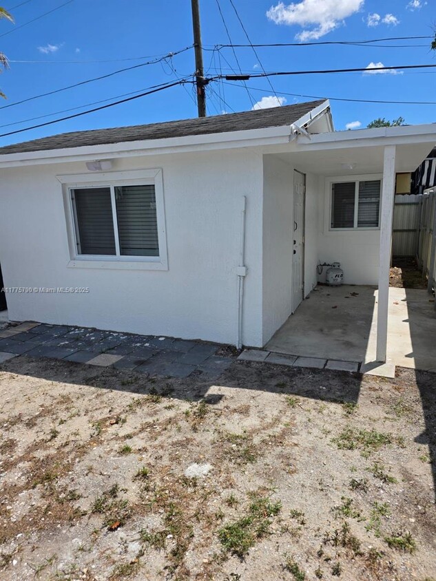 Foto principal - 3060 NW 98th St