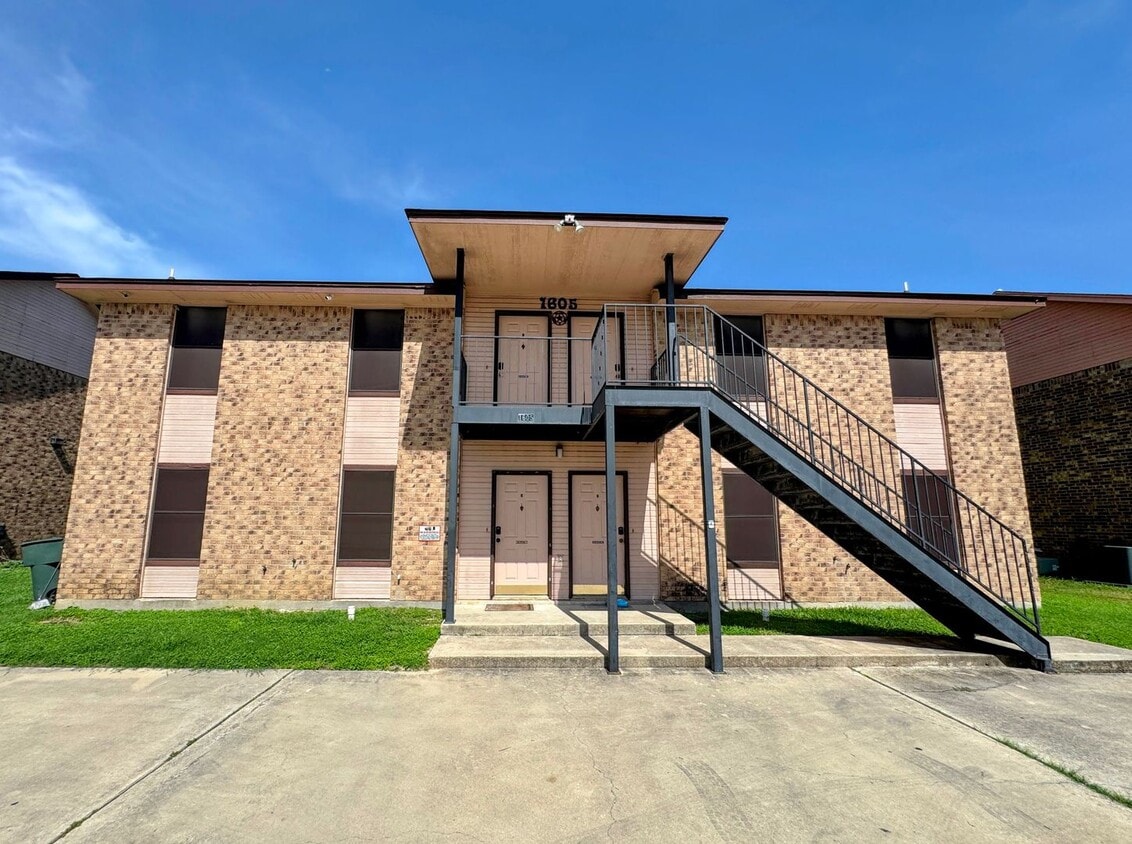Foto principal - 1605 Benttree Dr