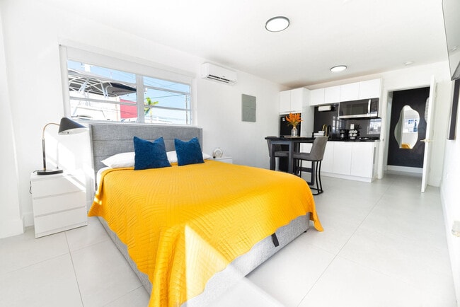 Building Photo - 1070 NW 193rd St