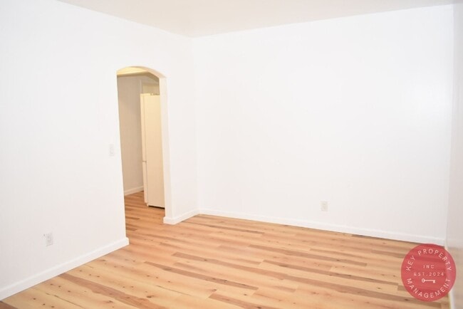 Building Photo - Charming Two-Bedroom, One-Bath Unit – Avai...