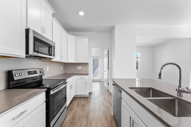 Building Photo - Modern Open-Concept Home with Designer Finishes and Community Amenities.