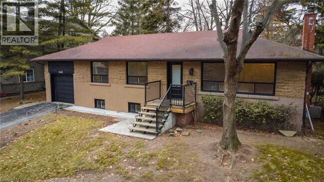 Photo du bâtiment - 1465 Duncan Rd