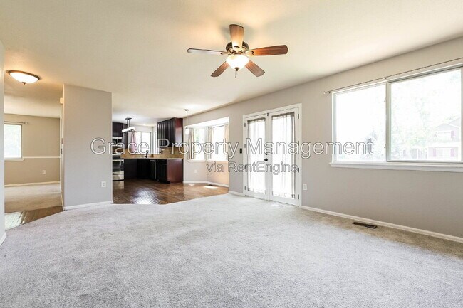 Foto del edificio - 1144 E 12th Ct
