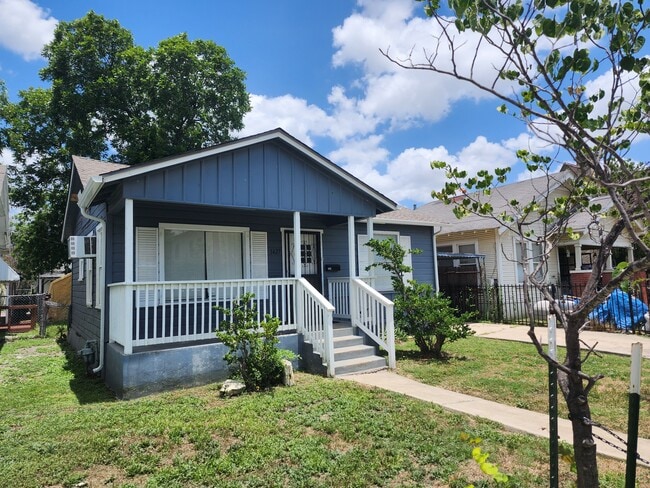 Building Photo - 1427 Hays St