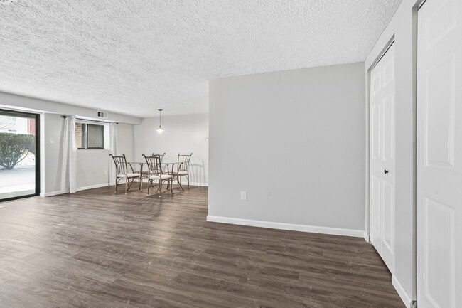 Building Photo - 1204 Dutilh Rd