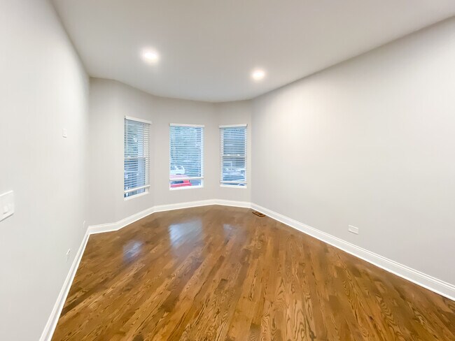 Foto del edificio - 1529 W Victoria St