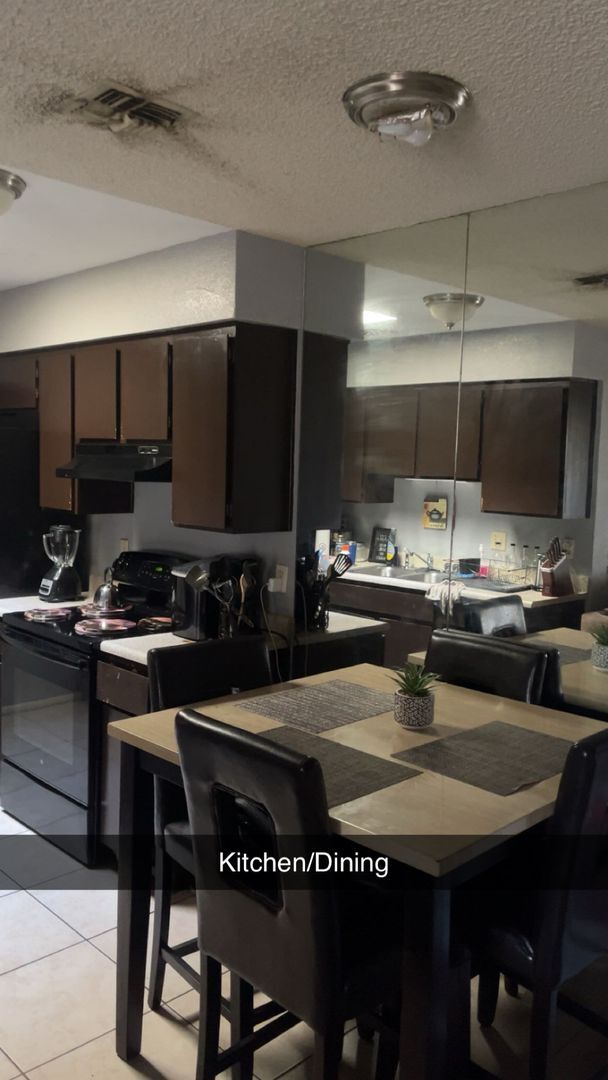 Foto del edificio - Well Appointed 2 bedroom 2 bathroom available February 1st.  Washer and Dryer Included!!!  Close ...