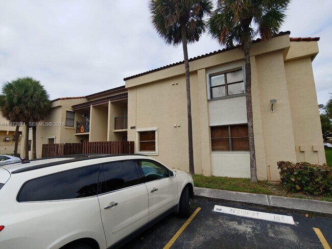 Foto del edificio - 690 W Park Dr