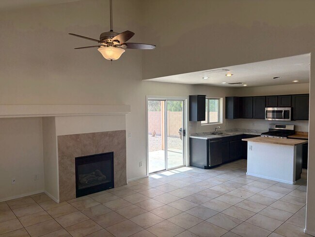 Foto del edificio - Freshly Painted 3 Bed, 2.5 Bath Home in Coolidge