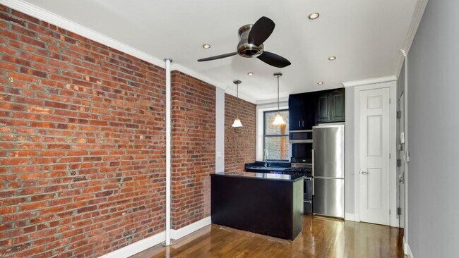 Foto del edificio - 438 W 52nd St
