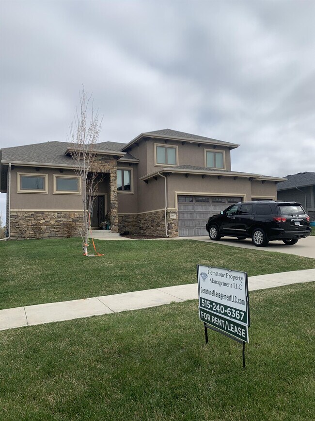 Building Photo - 16627 Dellwood Dr