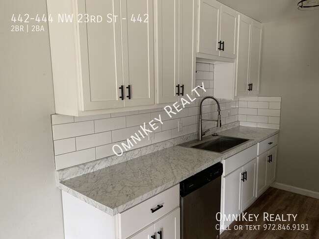 Foto del edificio - 442-444 NW 23rd St-442