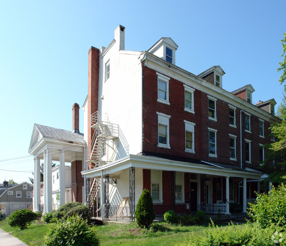 Primary Photo - 1212 Dekalb St