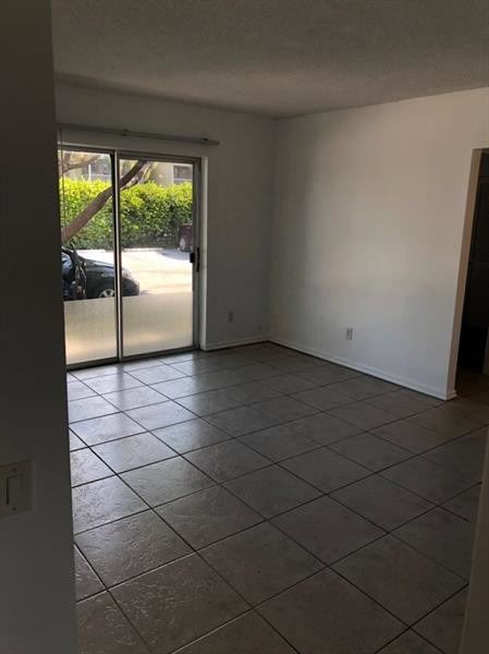 Foto principal - 5262 NE 6th Ave