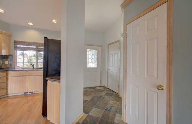 Foto del edificio - Single Level In Heart of Salmon Creek- 6 Month Lease