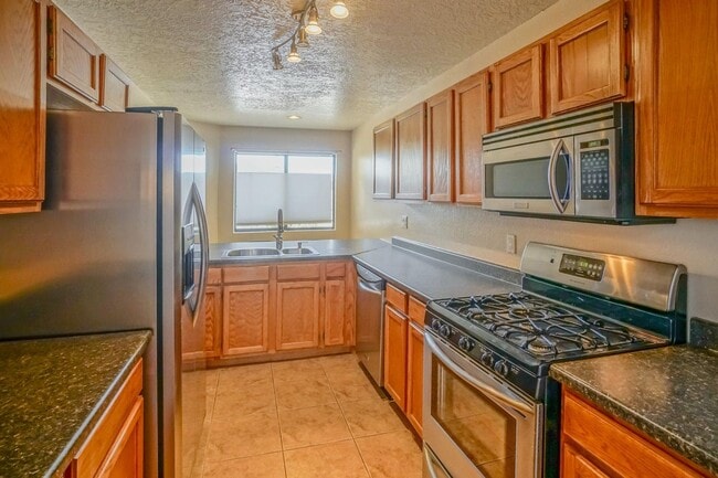 Foto del edificio - Amazing 3 bed 2 bath NE Heights Townhome