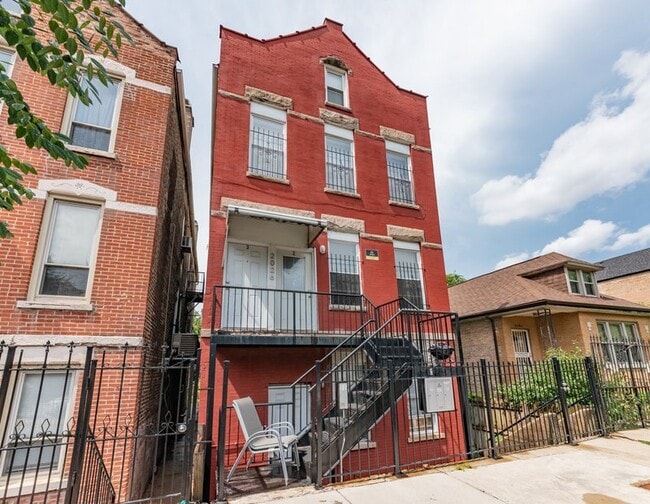 Building Photo - 2026 W Coulter St