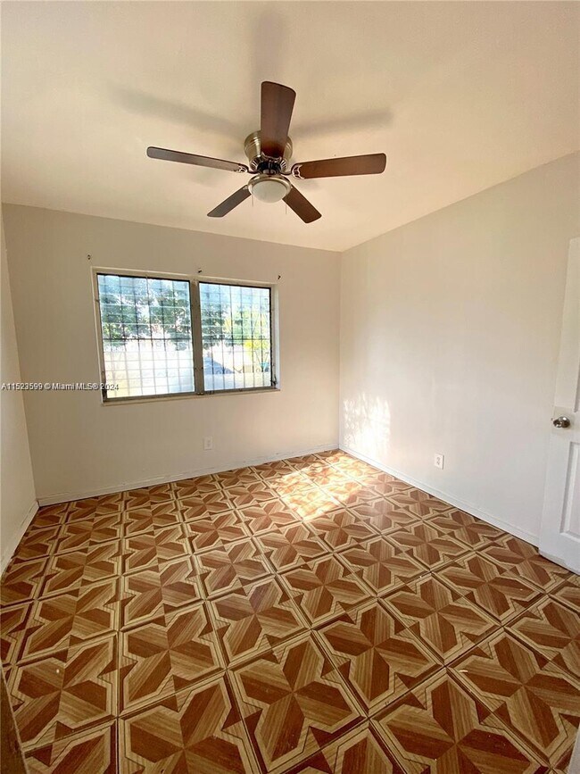 Foto del edificio - 836 NW 101st St