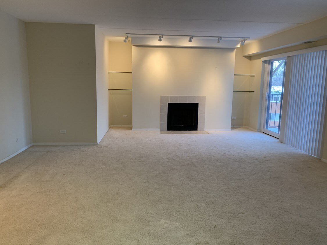 2086 St Johns Ave, Highland Park, IL 60035 Condo for Rent in Highland