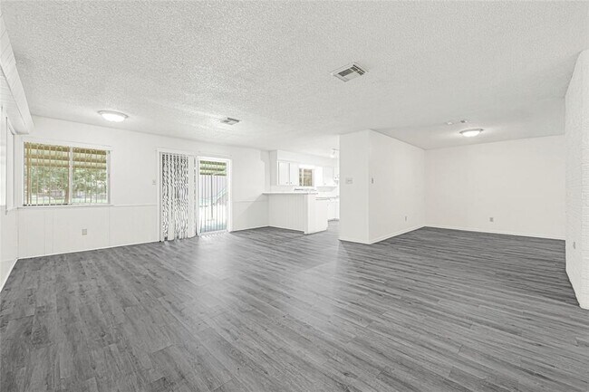 Foto del edificio - 1231 Country Ln