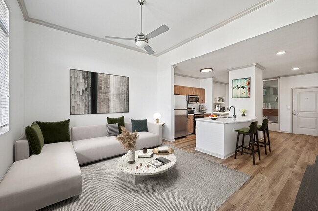 Building Photo - Lorian