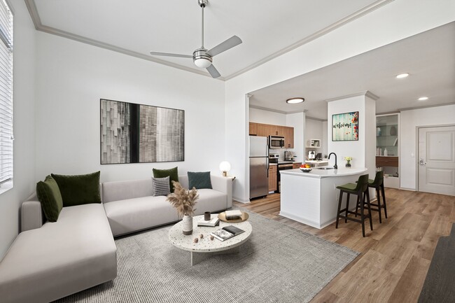 Building Photo - Lorian