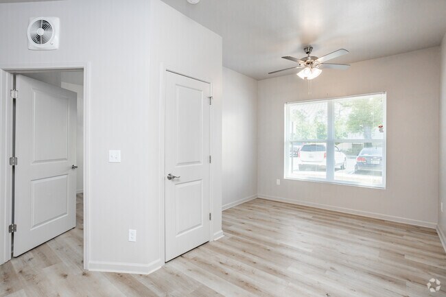 1BR, 1BA - 490SF - Sala de estar - Platform Americus