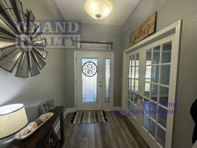 Building Photo - Beautiful 3 Bedroom, 2 Bathroom Home In Ga...