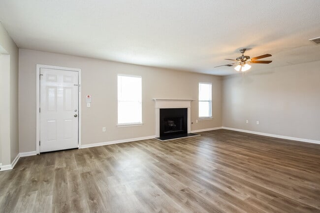 Foto del edificio - 3004 Summer Breeze Dr