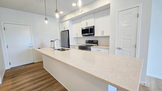 Building Photo - 1.0 bedroom in Calgary Alberta T3M 3X3