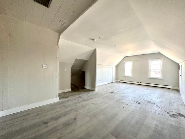 Building Photo - 44 Searing Ave